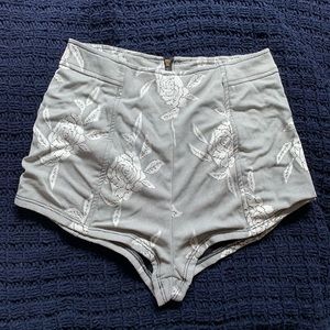 Urban outfitters pin up/hot shorts